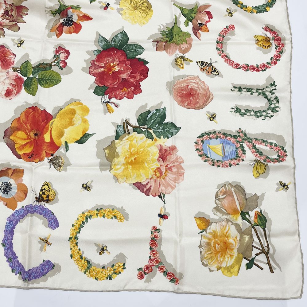 GUCCI(グッチ) シルク100％ 85cm×86cm フローラル 花柄 ロゴ スカーフ シルク レディース【中古AB】20240510