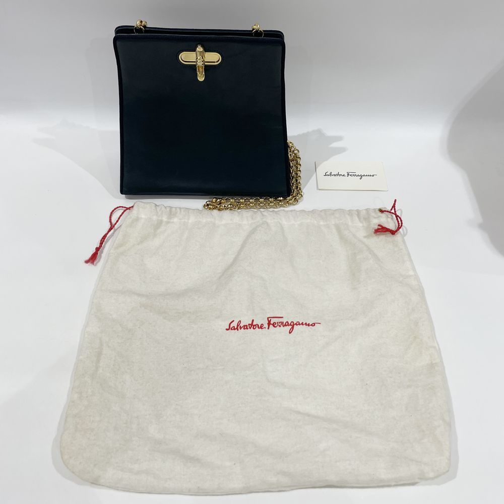 Salvatore Ferragamo(サルヴァトーレフェラガモ) ローファー金具 ターンロック チェーン 斜め掛け P21 2216  ショルダーバッグ レザー レディース【中古B】20240331