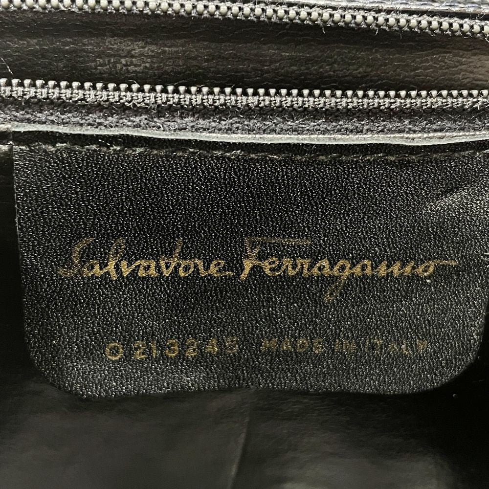 Salvatore Ferragamo(サルヴァトーレフェラガモ) 型押し サークル金具 ガンチーニ 斜め掛け O 213245 ショルダーバッグ レザー レディース【中古B】20240406