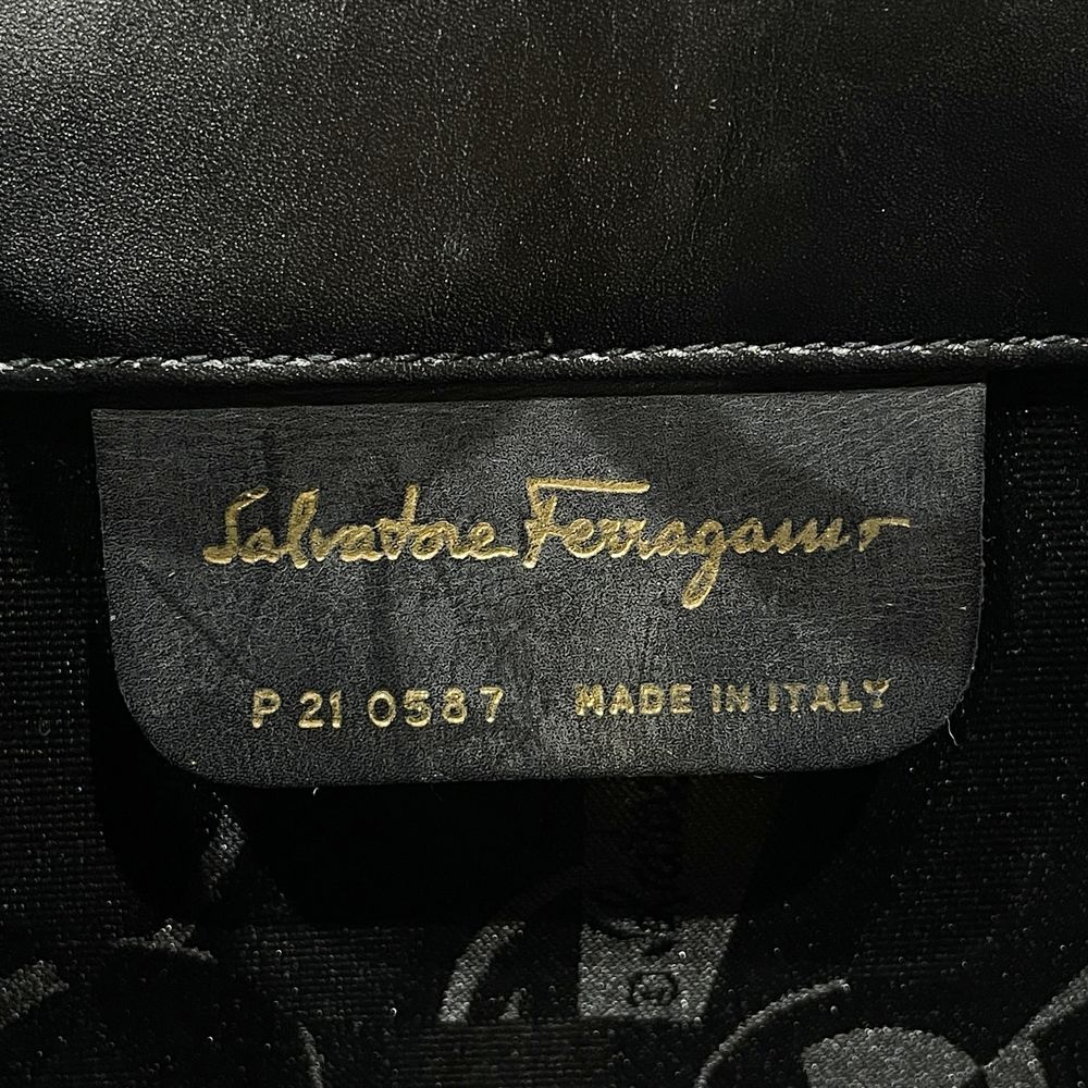 Salvatore Ferragamo(サルヴァトーレフェラガモ) ガンチーニ チェーン 斜め掛け P21 0587 ショルダーバッグ レザー レディース【中古AB】20240418