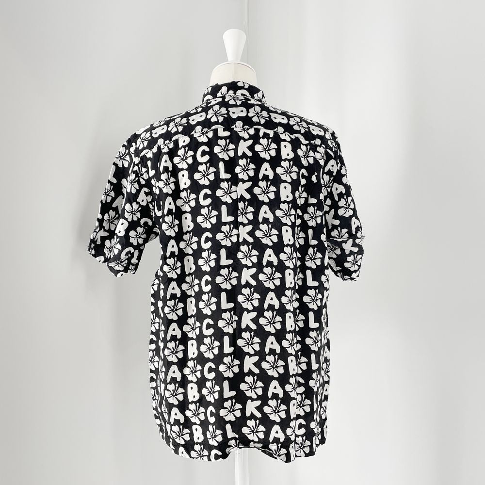 BLACK COMME des GARCONS(ブラックコムデギャルソン) 名作 ハイビスカス ローマ字 総柄 2009年物 1E-B218 半袖シャツ/キュプラ メンズ【中古AB】20240528