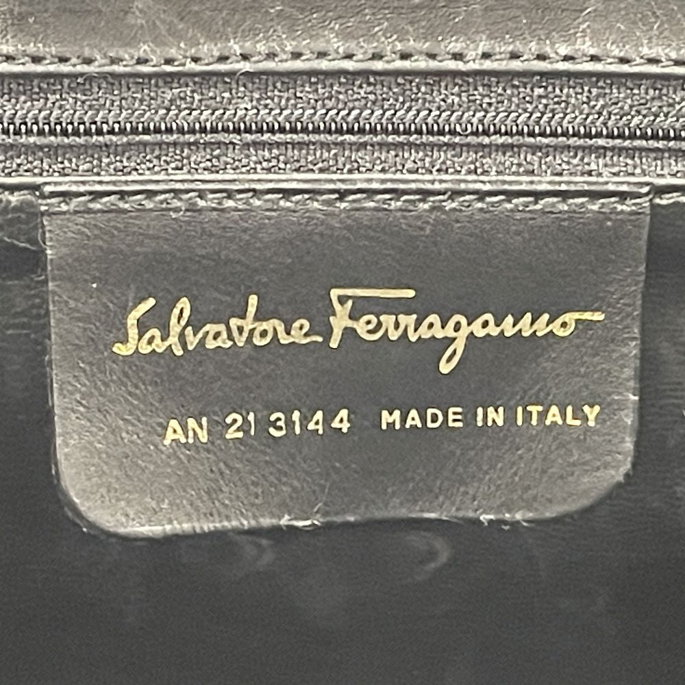 Salvatore Ferragamo(サルヴァトーレフェラガモ) ダブル ガンチーニ 斜め掛け AN-21 3144 ショルダーバッグ レザー レディース【中古AB】20240601