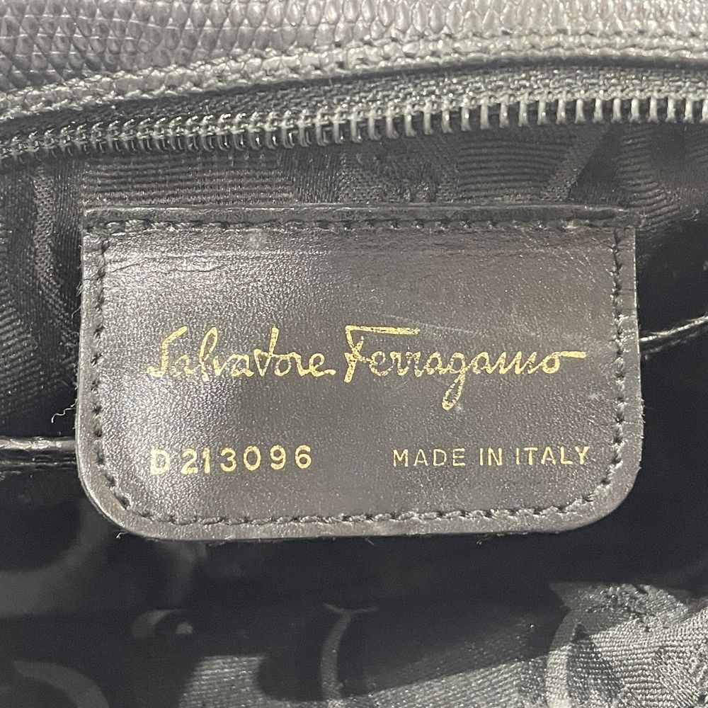 Salvatore Ferragamo(サルヴァトーレフェラガモ) ヴァラ リボン 型押し ミニ 斜め掛け D213096 ショルダーバッグ レザー レディース【中古B】20240309