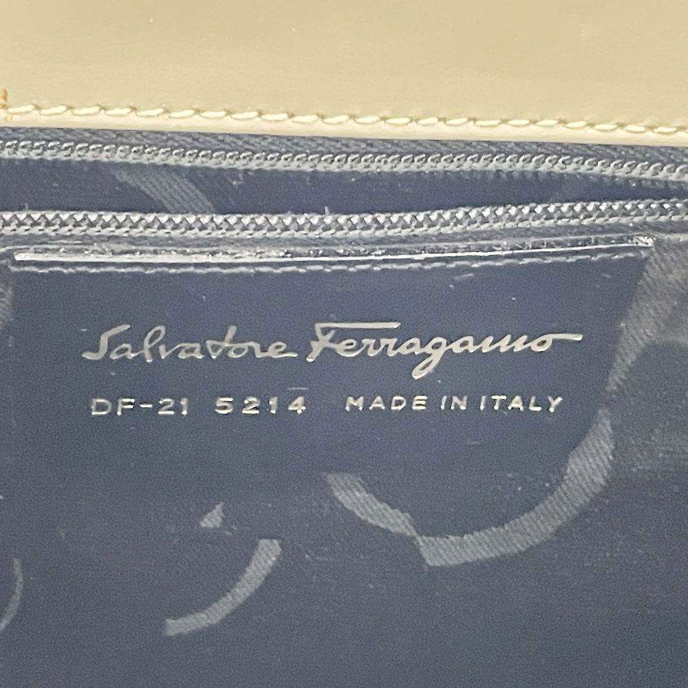 Salvatore Ferragamo(サルヴァトーレフェラガモ) ヴァラ リボン がま口 2WAY DF-21 5214 ハンドバッグ スエード レディース【中古B】20240630