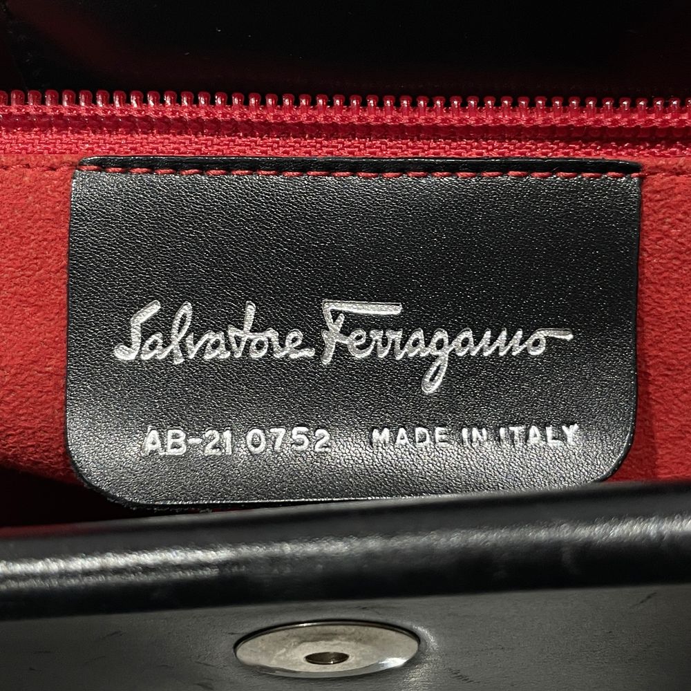 Salvatore Ferragamo(サルヴァトーレフェラガモ) ガンチーニ プラスチックハンドル AB-21 0752 ハンドバッグ レザー レディース【中古AB】20240623