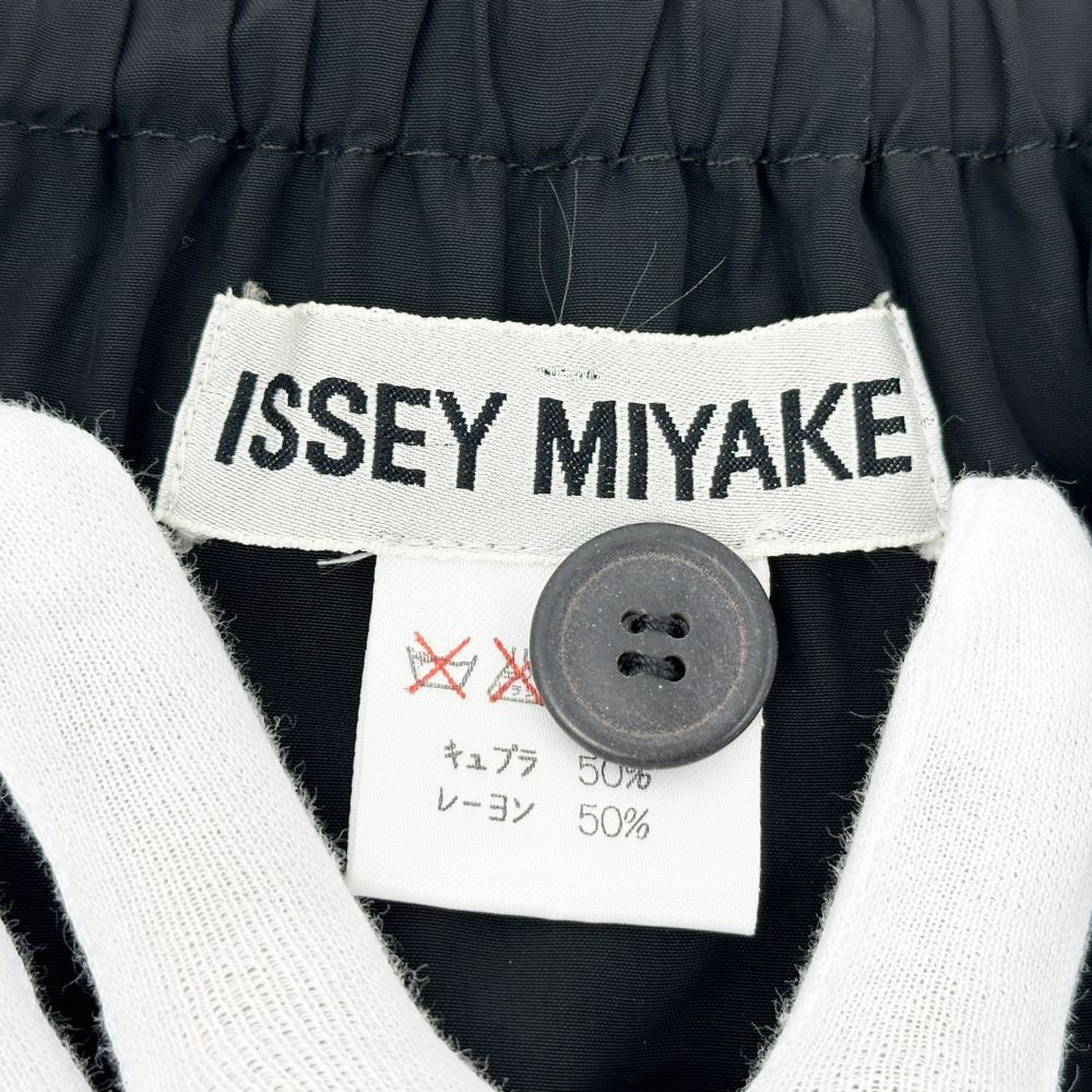 ISSEY MIYAKE(イッセイミヤケ) ギャザー フロントボタン スリット フレア IM31-FG375 ロングスカート レーヨン/キュプラ レディース【中古AB】20240625