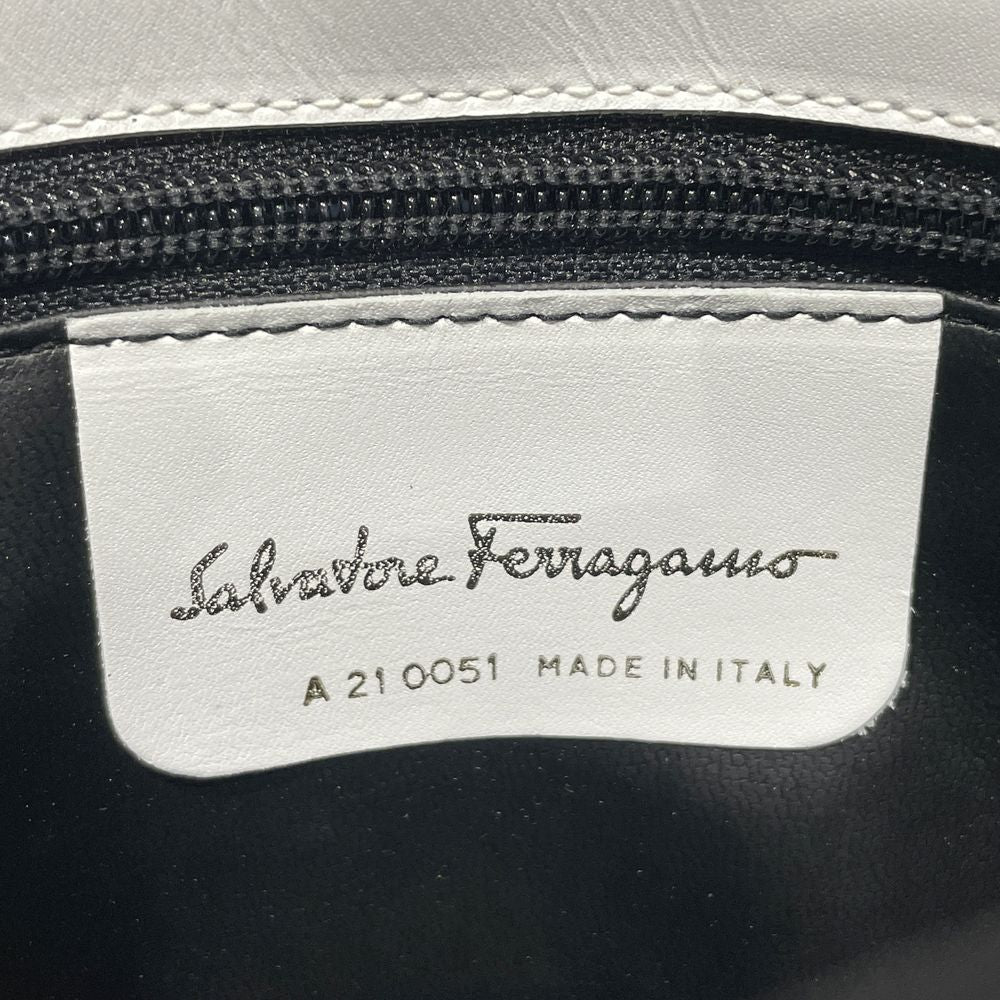 Salvatore Ferragamo(サルヴァトーレフェラガモ) パンチング スクエア型 斜め掛け バイカラー A21 0051 ショルダーバッグ レザー レディース【中古B】20240623