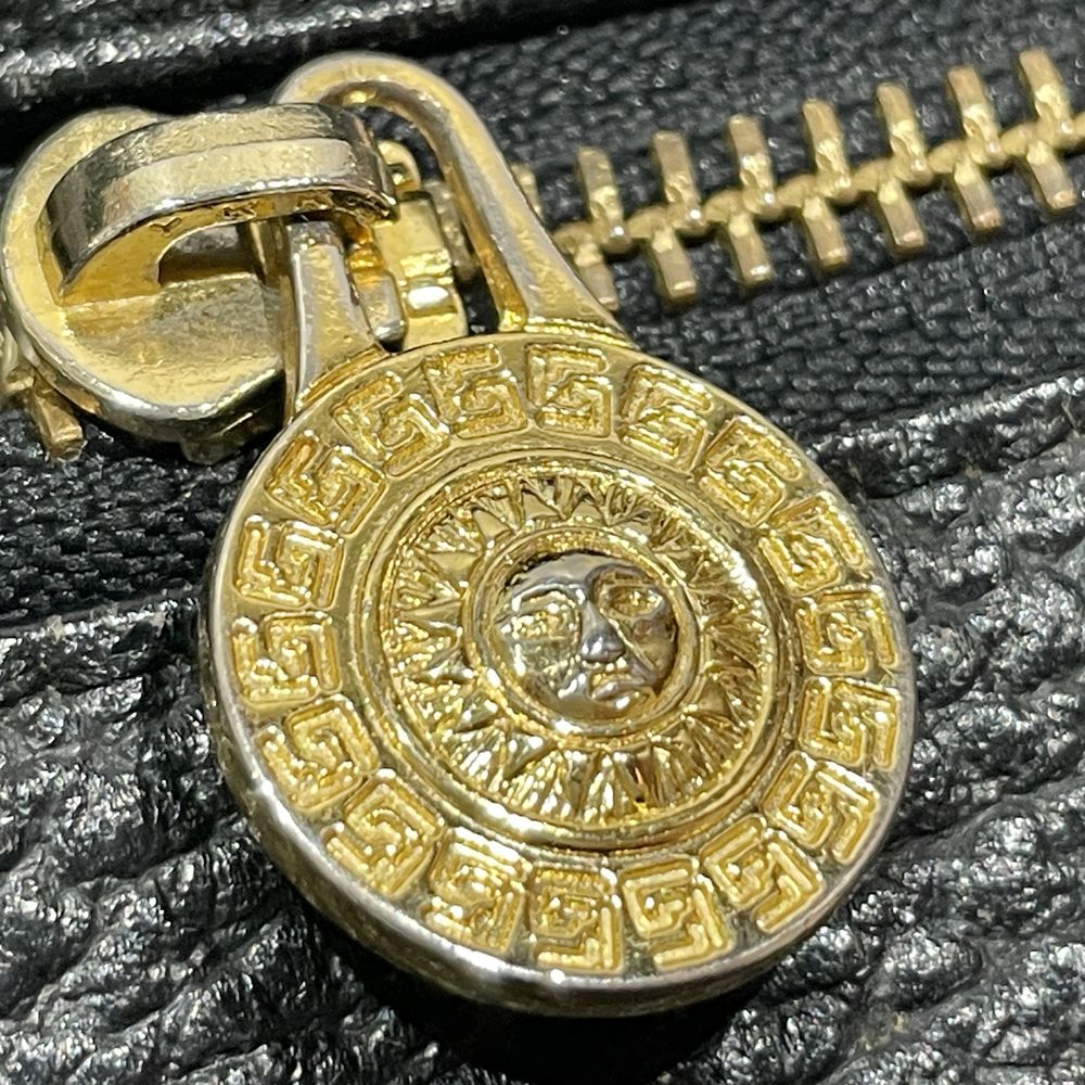 Gianni Versace(ジャンニ・ヴェルサーチ) サンバースト グレカ バニティ ヴィンテージ ハンドバッグ レザー/エナメル レディース【中古AB】20240629