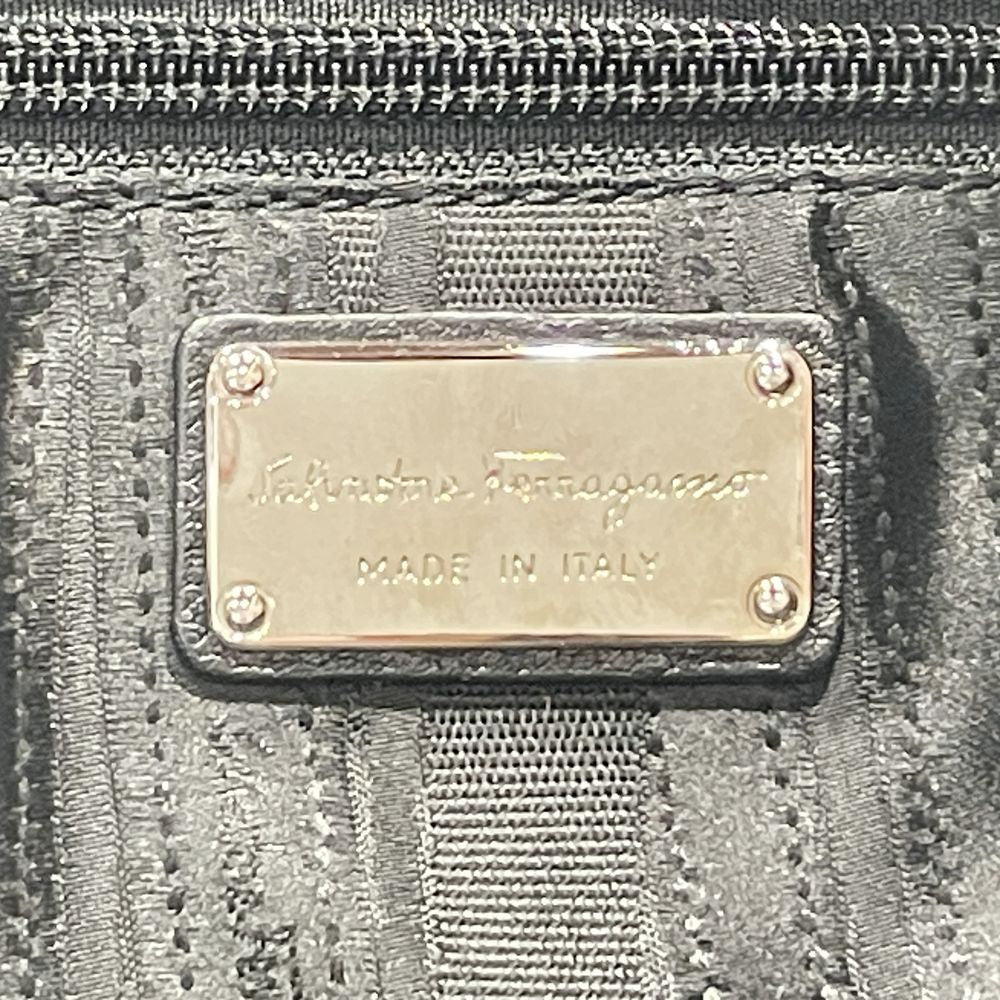 Salvatore Ferragamo(サルヴァトーレフェラガモ) ガンチーニ チャーム付き AB-21 B936 ハンドバッグ レザー レディース【中古AB】20240713