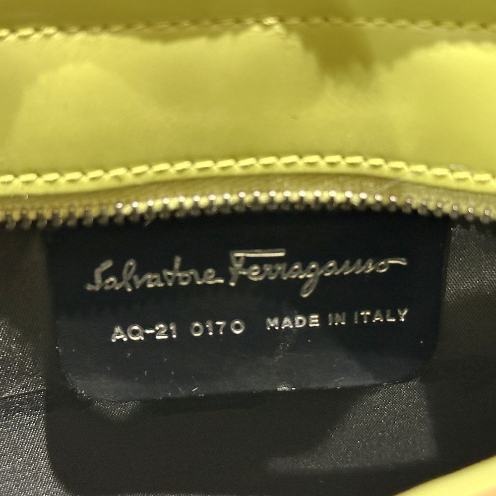 Salvatore Ferragamo(サルヴァトーレフェラガモ) サイドガンチーニ ワンショルダー AQ-21 0170 ショルダーバッグ レザー レディース【中古B】20240727