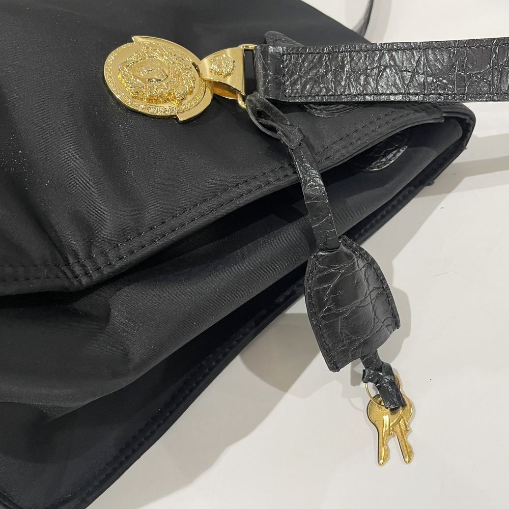 中古B/標準】Gianni Versace ジャンニ・ヴェルサーチ メデューサ ターンロック 型押し ヴィンテージ レディース ショルダーバッグ  ブラック20483948