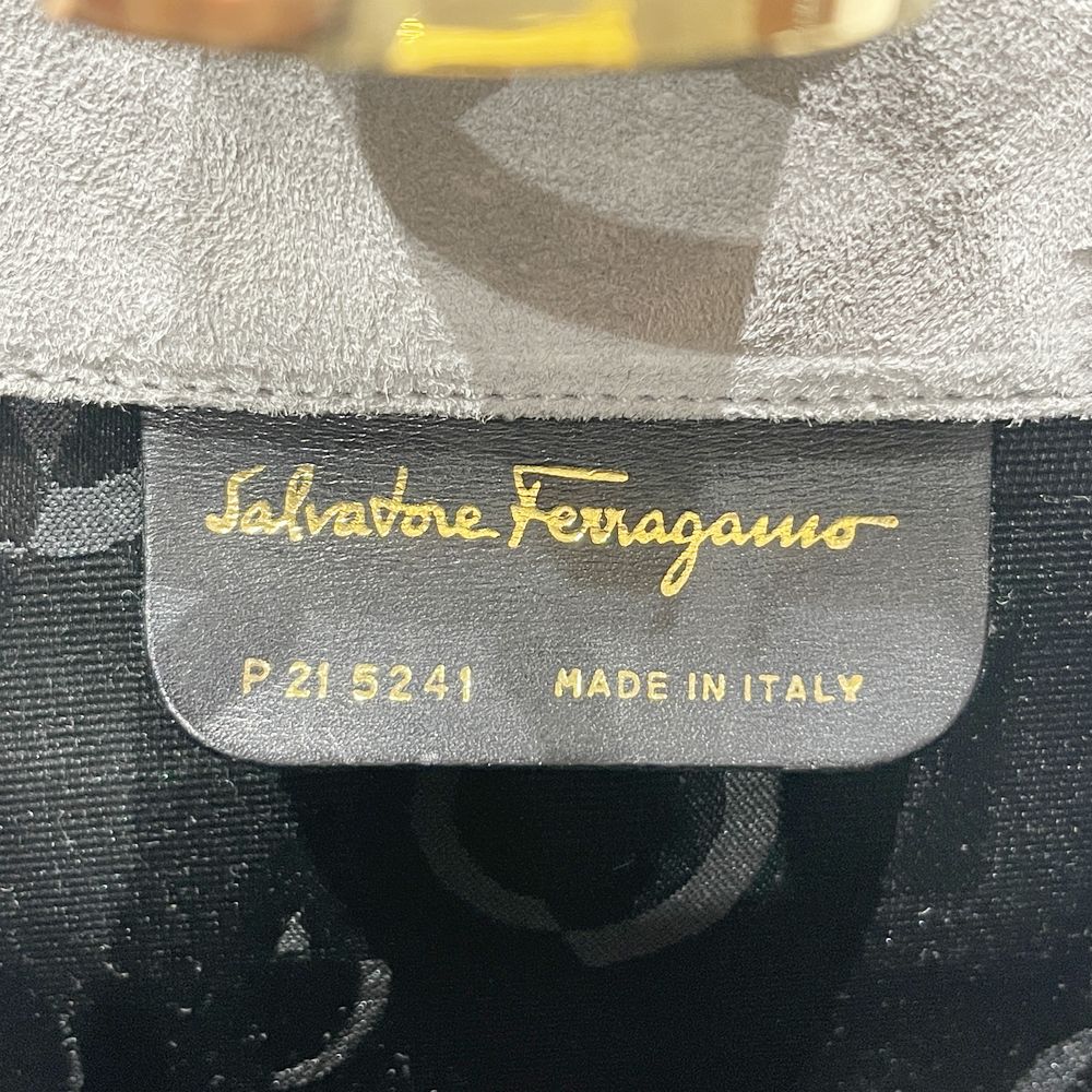 Salvatore Ferragamo(サルヴァトーレフェラガモ) ガンチーニ チェーン 斜め掛け P21 5241 ショルダーバッグ スエード レディース【中古B】20240901