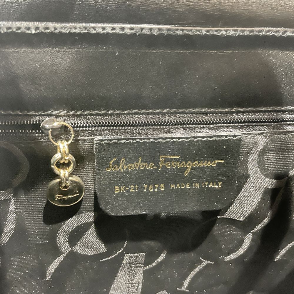 Salvatore Ferragamo(サルヴァトーレフェラガモ) ヴァラ リボン 肩掛け BK-21 7675 ショルダーバッグ レザー レディース【中古AB】20240824