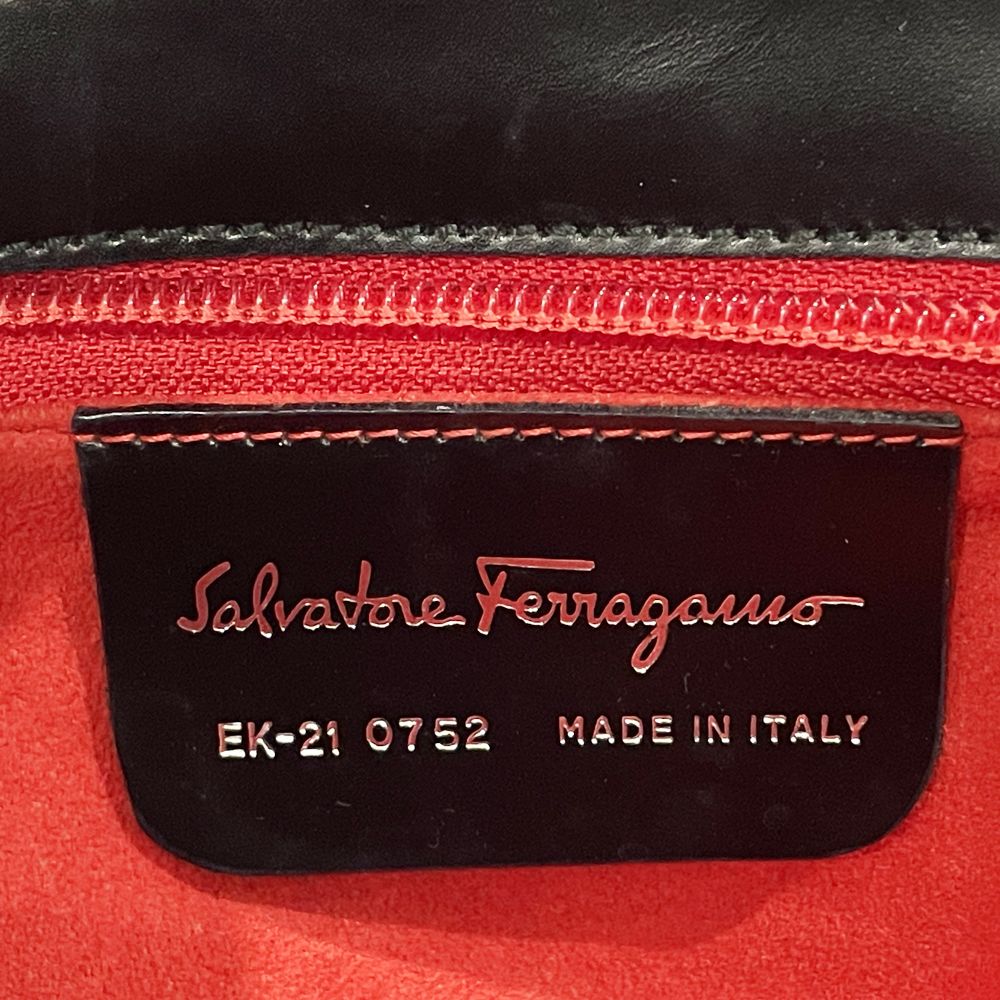 Salvatore Ferragamo(サルヴァトーレフェラガモ) ガンチーニ プラスチックハンドル AB-21 0752 ハンドバッグ レザー レディース【中古AB】20240623