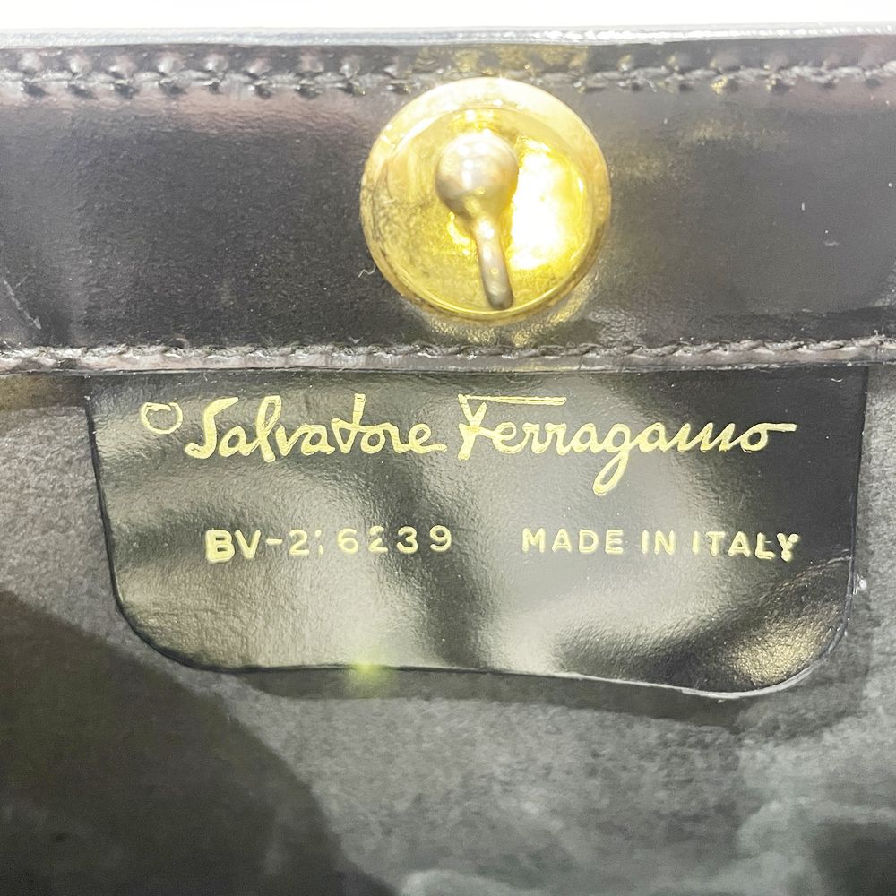 Salvatore Ferragamo(サルヴァトーレフェラガモ) ロゴ ヒール スクエア型 ポーチ付き ビニールハンドル BV-21 6239 ハンドバッグ エナメル レディース【中古B】20240922