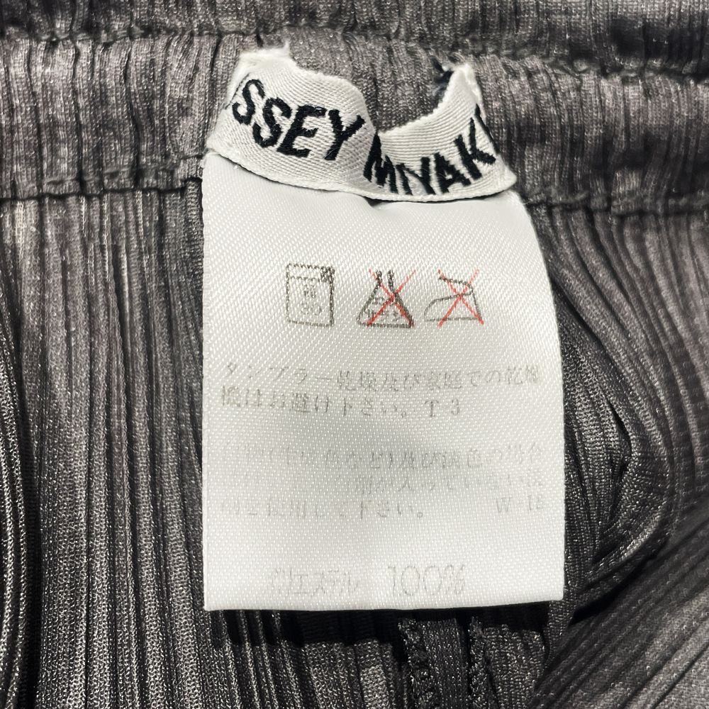 ISSEY MIYAKE(イッセイミヤケ) プリーツ加工 ハーフ ショート PP05-JF610 パンツ ポリエステル レディース【中古AB】20240831