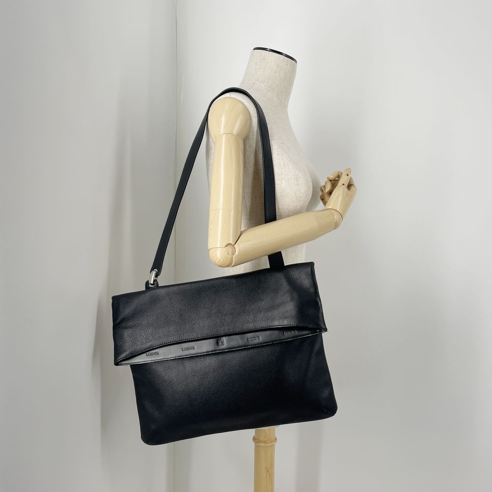 LOEWE(ロエベ) ロゴ アナグラム 肩掛け ヴィンテージ ショルダーバッグ レザー ユニセックス【中古AB】20240908