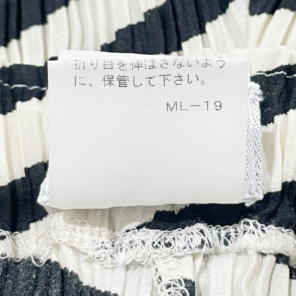 ISSEY MIYAKE(イッセイミヤケ) FETE フェット プリーツ加工 斜めボーダー サイズ2 IF64FF715 パンツ ポリエステル レディース【中古AB】20240918