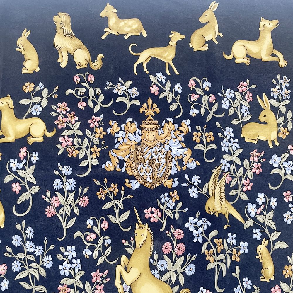 Christian Dior(クリスチャンディオール) 82cm×87cm 花柄 ユニコーン ウサギ ヴィンテージ スカーフ シルク ユニセックス【中古B】