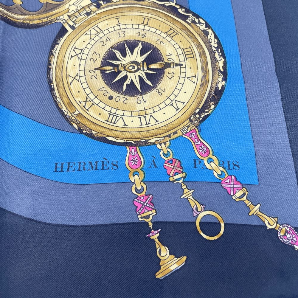 中古AB/使用感小】HERMES エルメス カレ90 Parmi les fleurs je compte les heures 花の中で過ごす時間  時計 花柄 レディース スカーフ ブラック20495926