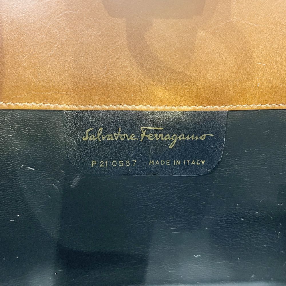 Salvatore Ferragamo(サルヴァトーレフェラガモ) ガンチーニ チェーン 斜め掛け P21 0587 ショルダーバッグ レザー レディース【中古B】20241030