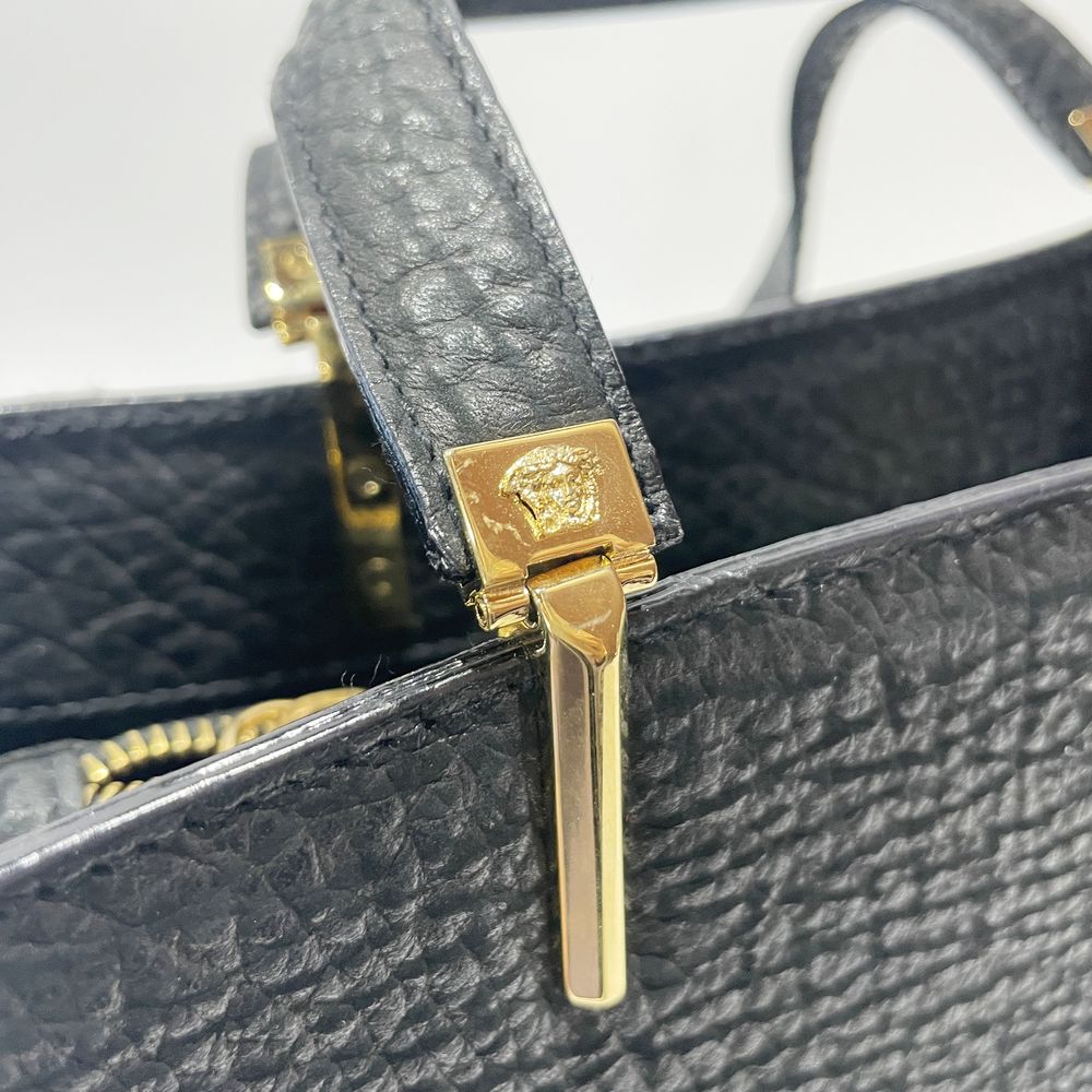 Gianni Versace(ジャンニ・ヴェルサーチ) メデューサ スクエア型 型押し ヴィンテージ ハンドバッグ レザー レディース【中古AB】20241026