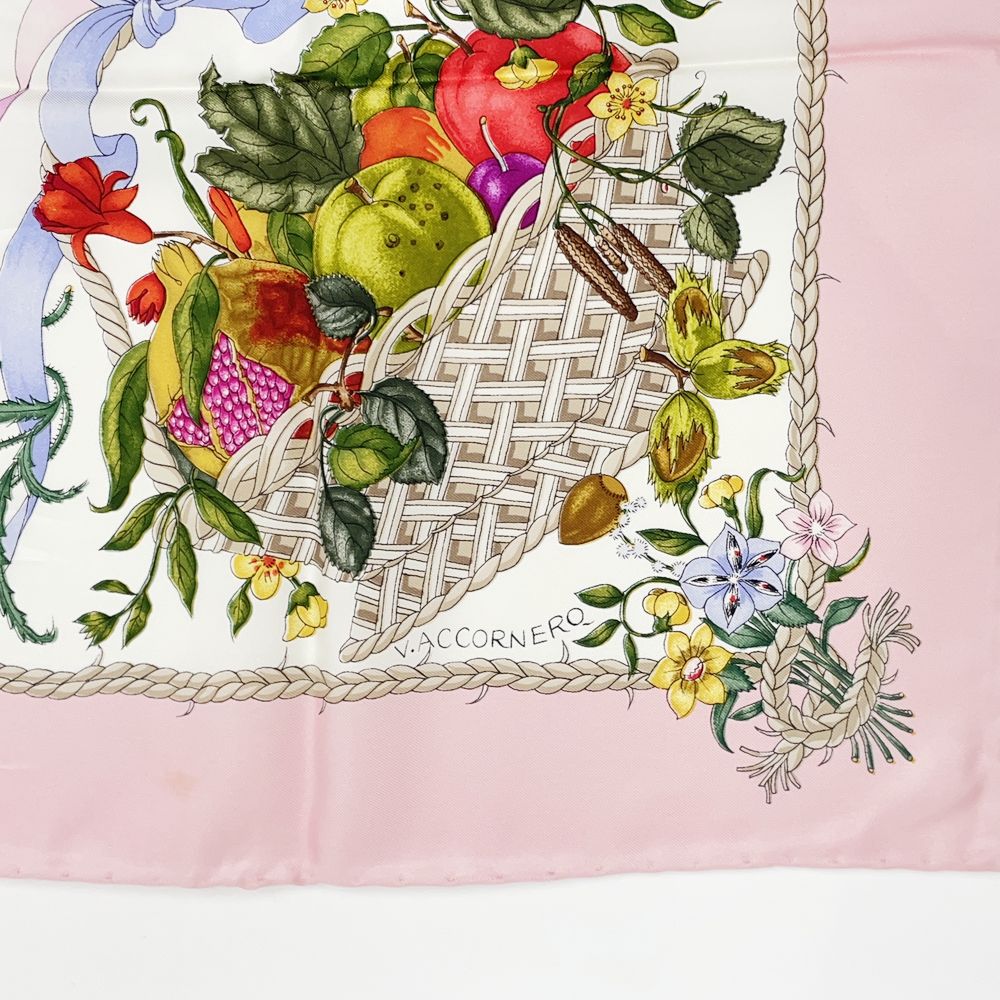 GUCCI(グッチ) 87cm×85.5cm フローラル 花柄 ロゴ GG フルーツ 蝶 ヴィンテージ スカーフ シルク レディース【中古AB】20241123