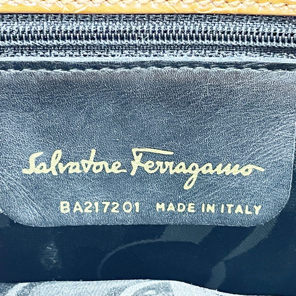 Salvatore Ferragamo(サルヴァトーレフェラガモ) ヴァラ リボン 型押し BA217201 ハンドバッグ レザー レディース【中古B】20241224