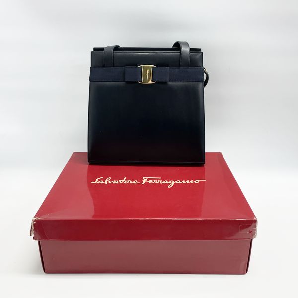 Salvatore Ferragamo (Salvatore Ferragamo) Vara Ribbon Vintage Shoulder Bag Leather Women's [Used B] 20231102
