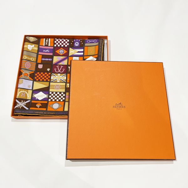 中古A/美品】HERMES エルメス カレ90 VOYAGE EN HERMES 国旗柄