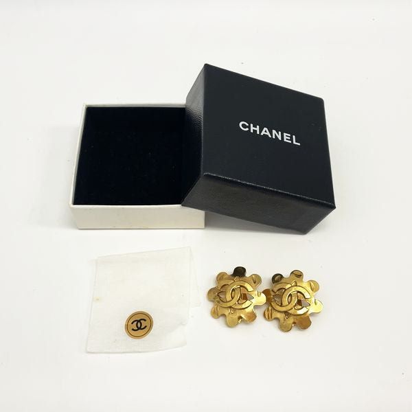 CHANEL Vintage Coco Mark Flower Motif 94P GP Women's Earrings Gold [Used AB/Slightly Used] 20408610