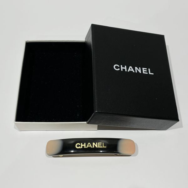 Chanel CC pearl and gold encrusted brooch – LuxuryPromise