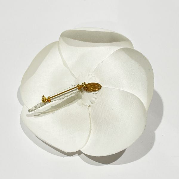 CHANEL Camellia Corsage White Standard Brooch Ladies