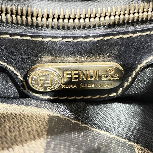 FENDI　フェンディ　ヴィンテージ　ショルダーバッグ　ロゴスタートの商品一覧